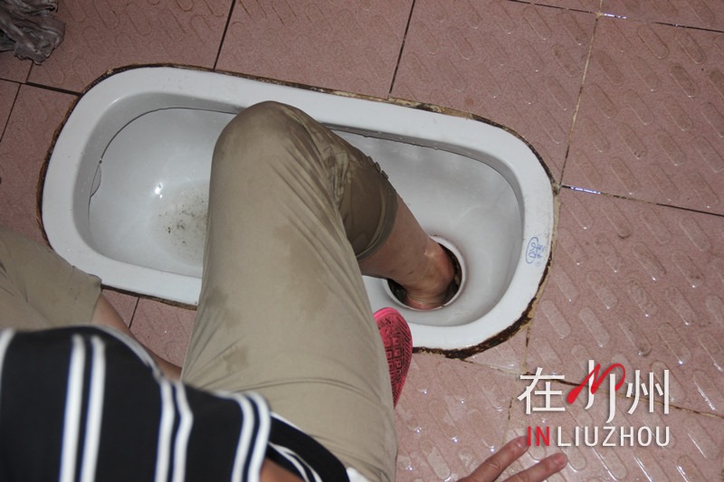 便池咬人脚 防滑很重要-在柳州-柳州广播电视