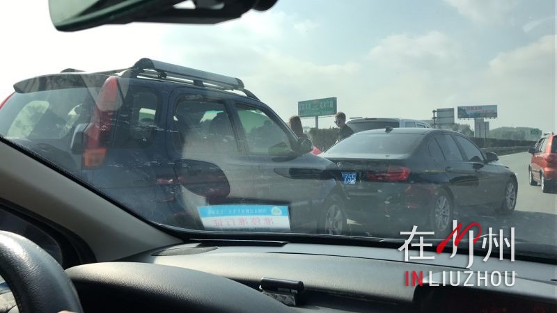 泉南高速柳州往南宁方向有两起事故发生-在柳