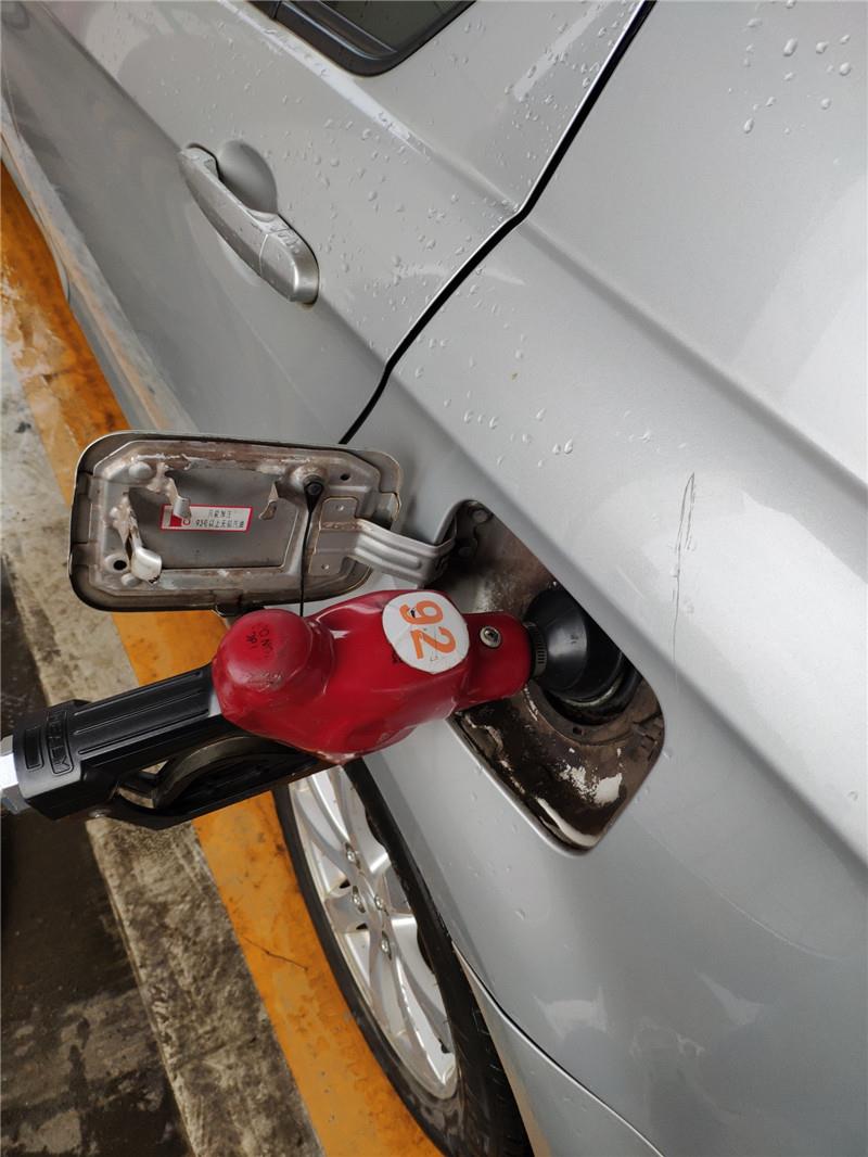 加乙醇汽油之前要不要清洗汽车油路?汽修专业