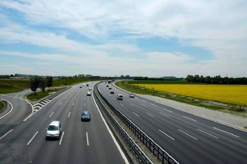 高速公路(平南至岑溪段)位于梧州市藤县,岑溪市境内,路线呈北南走向